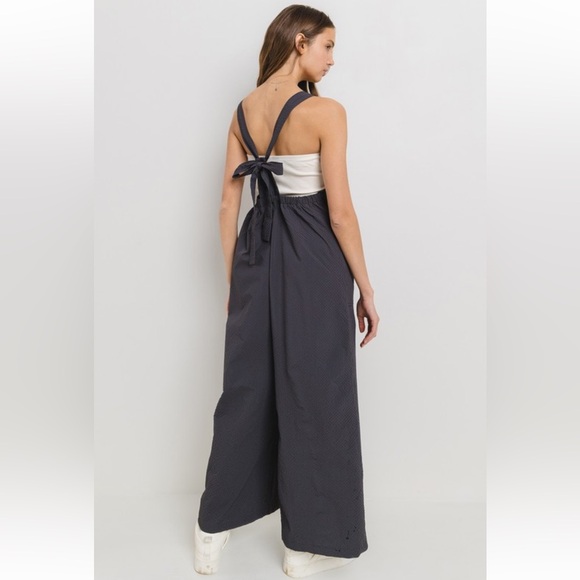 03 Fabulous Textured Wide-Leg Jumpsuit - Picture 4 of 6
